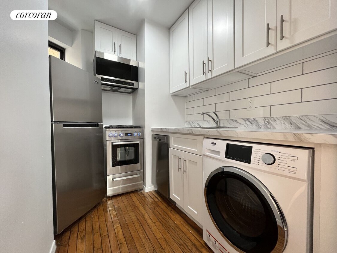 Foto principal - 536 E 82nd St