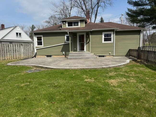 Foto del edificio - Single Family - Central AC, Penfield with Fairport Schools