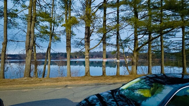 Building Photo - 33 Grandview Dr