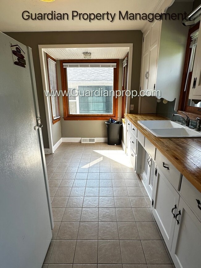 Building Photo - South Minneapolis Single Family Home, Fenc...