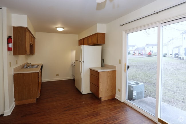 3BR, 1.5BA - Kitchen - Squire Village Apartments