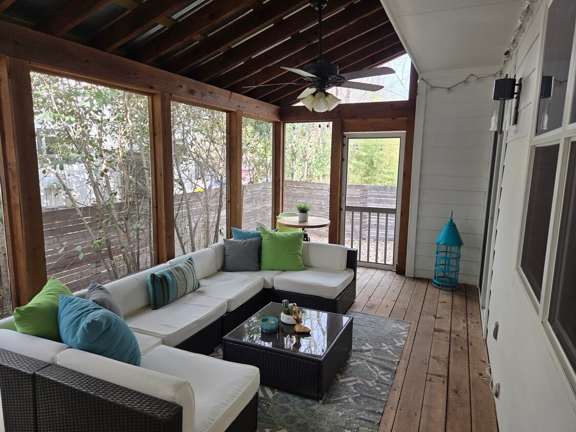 Screened porch connects garage to living room - 402 Irma Dr