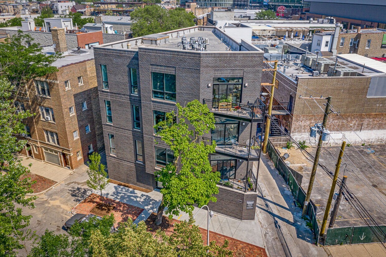 Foto del edificio - 1058 W Cornelia Ave