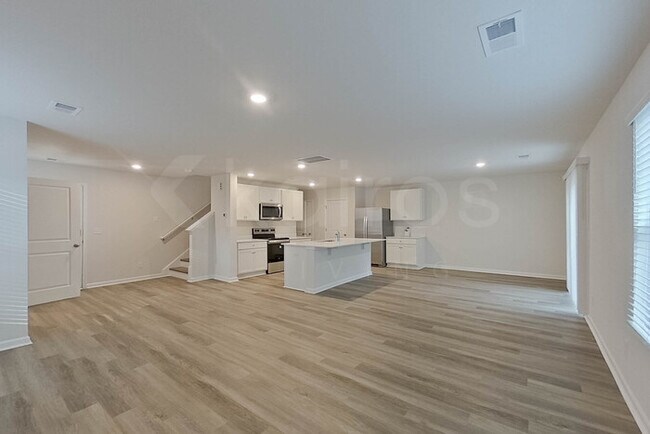 Building Photo - 117 Inez Ave