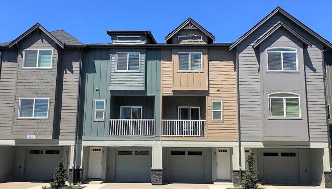 Building Exterior - 6215 Parker Rd E