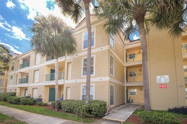 Building Photo - 833 Riverside Dr