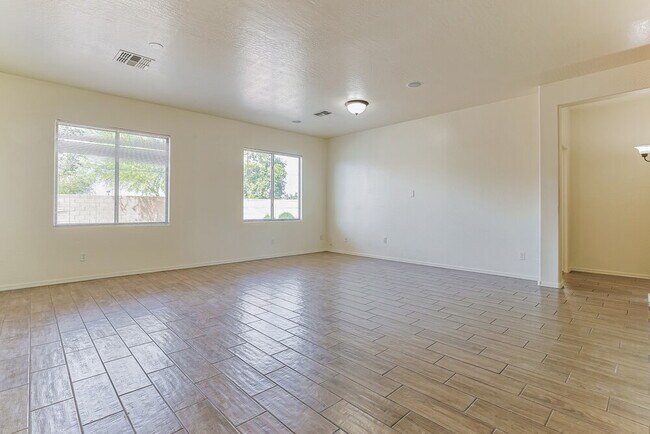 Building Photo - 2352 W Alta Vista Rd