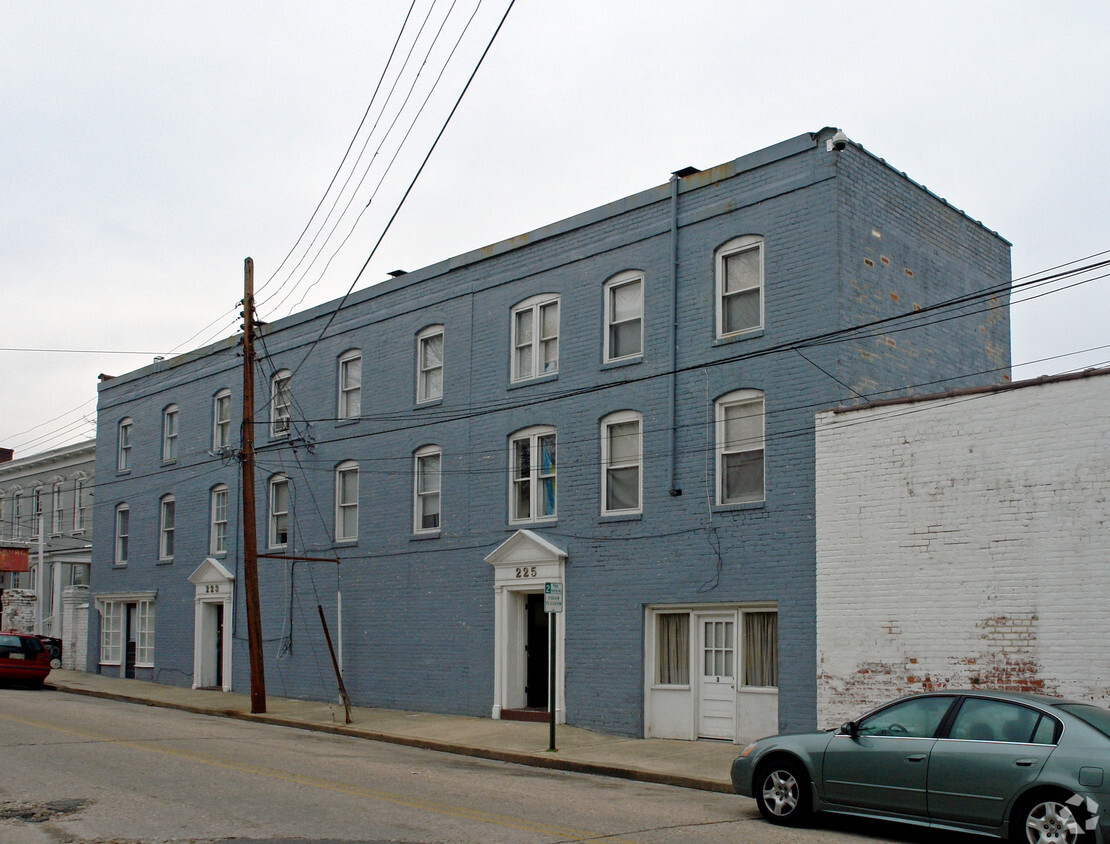 Building Photo - 223-225 Henry St