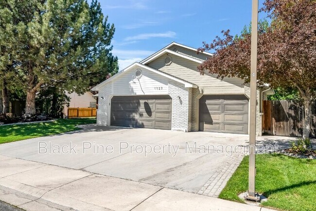 Foto del edificio - 1127 N Echohawk Way