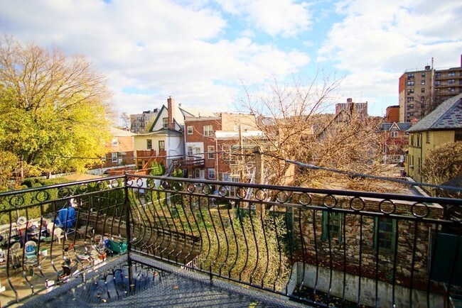 Foto del edificio - 3434 Tibbett Ave