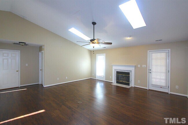 Building Photo - 1403 Buckhorn Rd