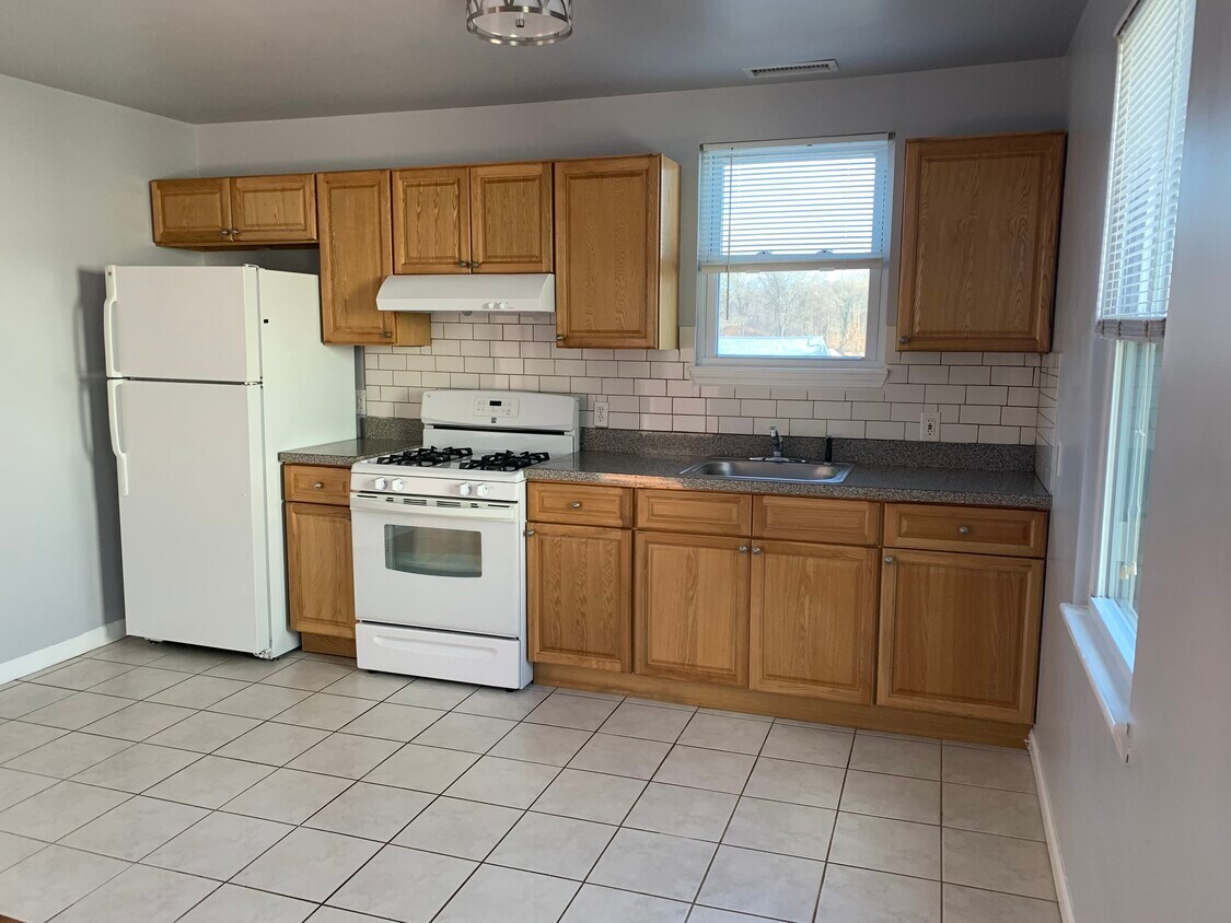Kitchen - 993 N Broadway