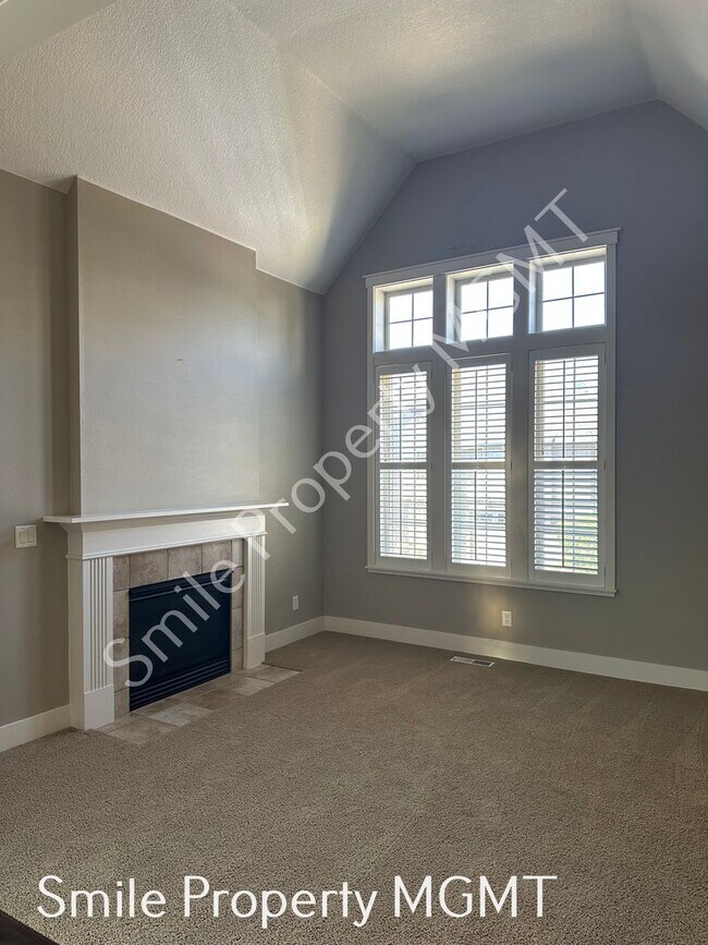 Building Photo - single house