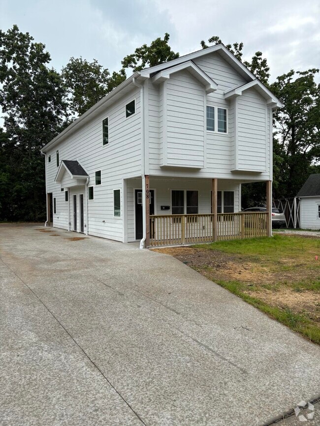 Building Photo - 708 N William St