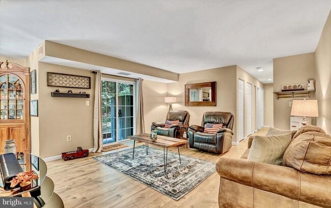Building Photo - 1543 Colonial Dr