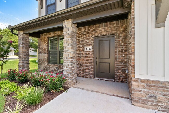 Foto del edificio - 2196 N Woodlark Ln