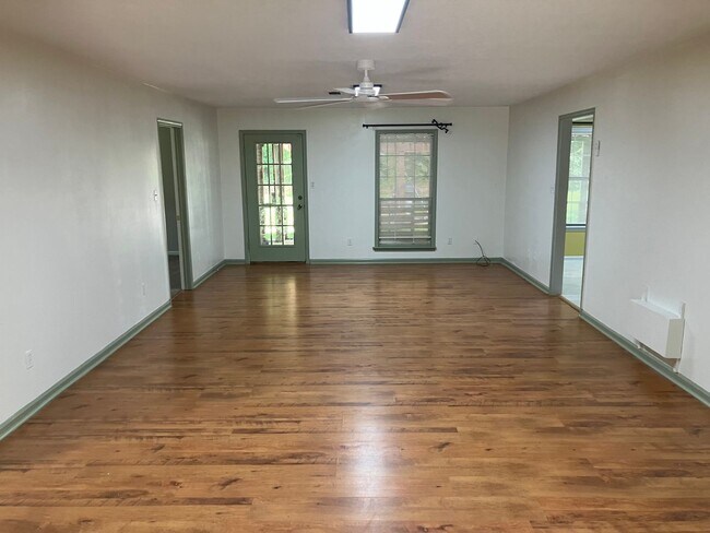 Foto del edificio - 867 McNeece St
