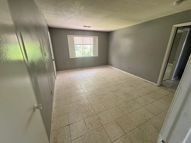 Foto del edificio - Room in Apartment on Allen Dr