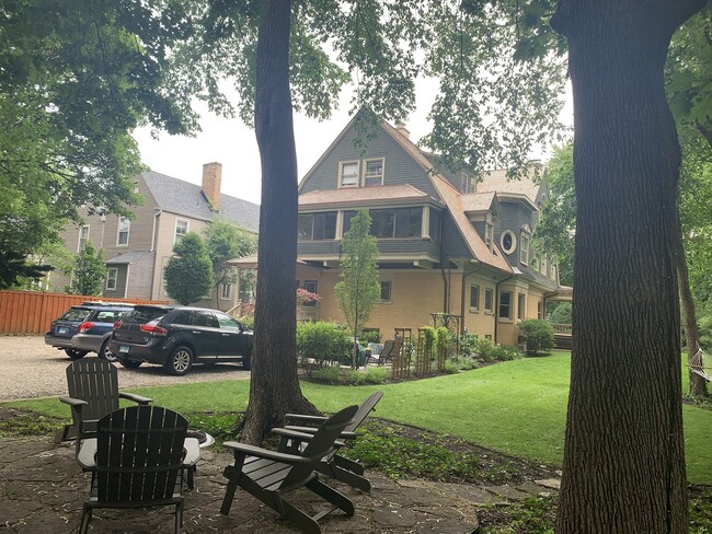 Foto del edificio - 1228.5 Forest Ave