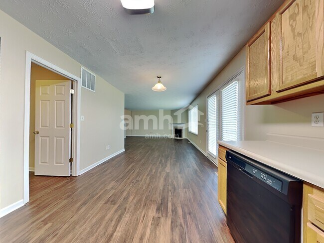 Foto del edificio - 32 Ascot Glen Dr