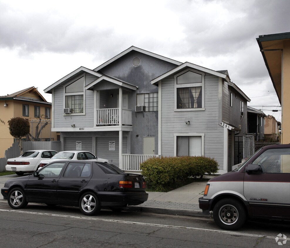 Building Photo - Euclid Apartments Ii