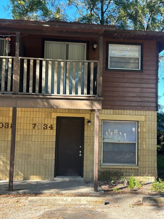 Building Photo - 7034 SW 17th Pl