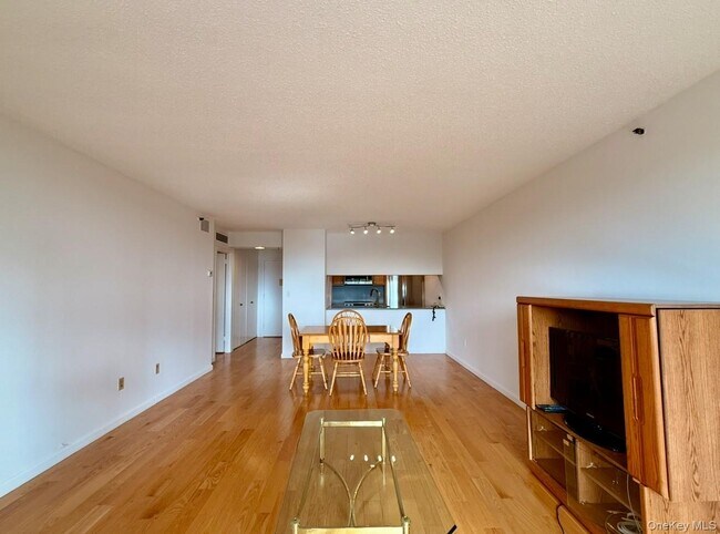 Building Photo - 25 Rockledge Ave