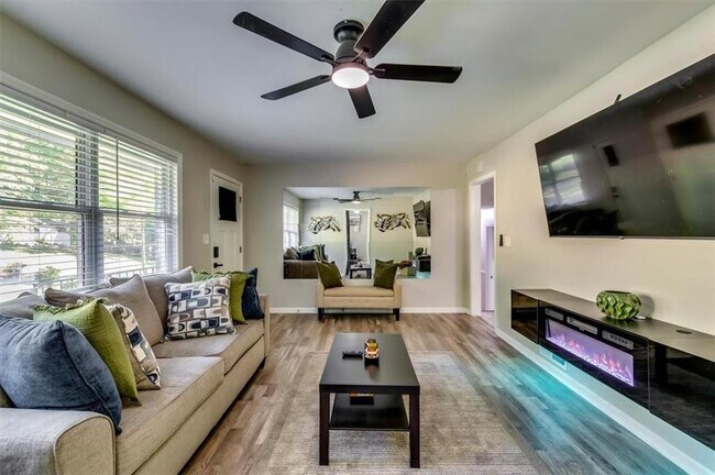 Foto del edificio - 3482 Scenic Dr