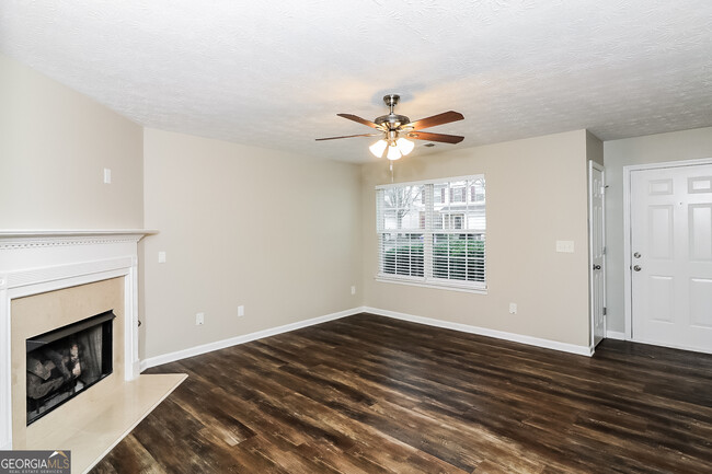 Foto del edificio - 9480 Lakeview Rd