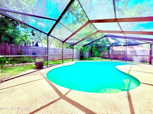 Building Photo - 1319 Azalea Dr