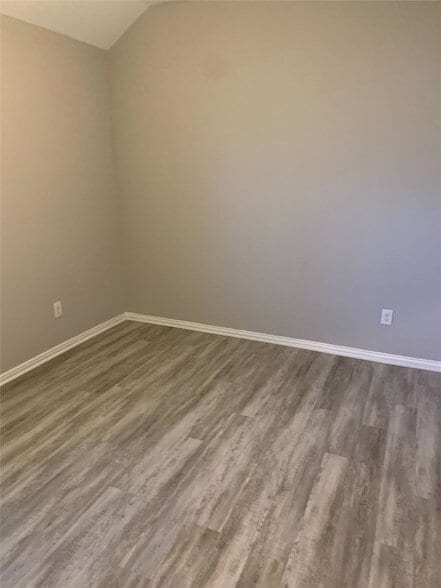 Foto del edificio - 805 Oakmont Dr