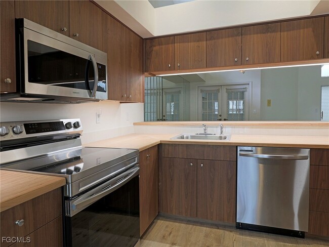 Foto del edificio - 12522 Kelly Sands Way