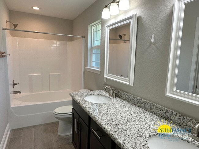 Building Photo - Stunning 3 Bedroom Home in Gulf Breeze