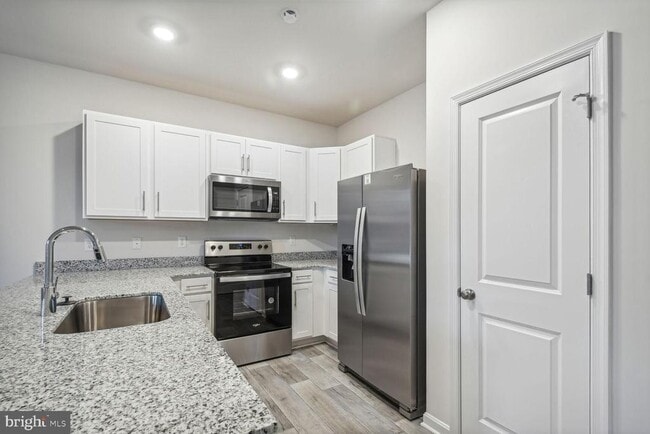 Building Photo - 415 Tevis St