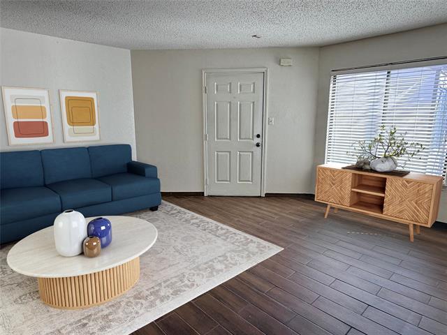 Building Photo - 2300 Bamboo Dr