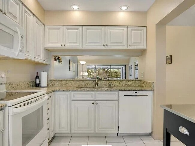 Building Photo - 4863 Winslow Beacon