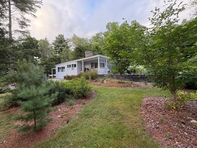 Foto del edificio - 238 Goodman's Hill Rd