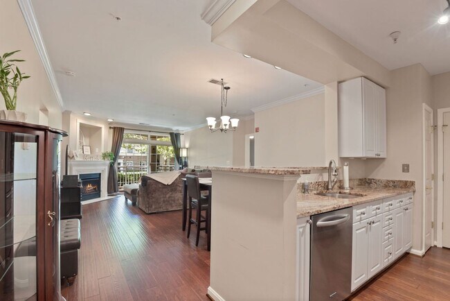 Building Photo - Beautiful 2bed/2bath at Camerson Station