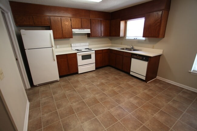 Building Photo - 2 Bed, 2 Bath Apartment – Close to Shopping, Dining, and Auburn University!