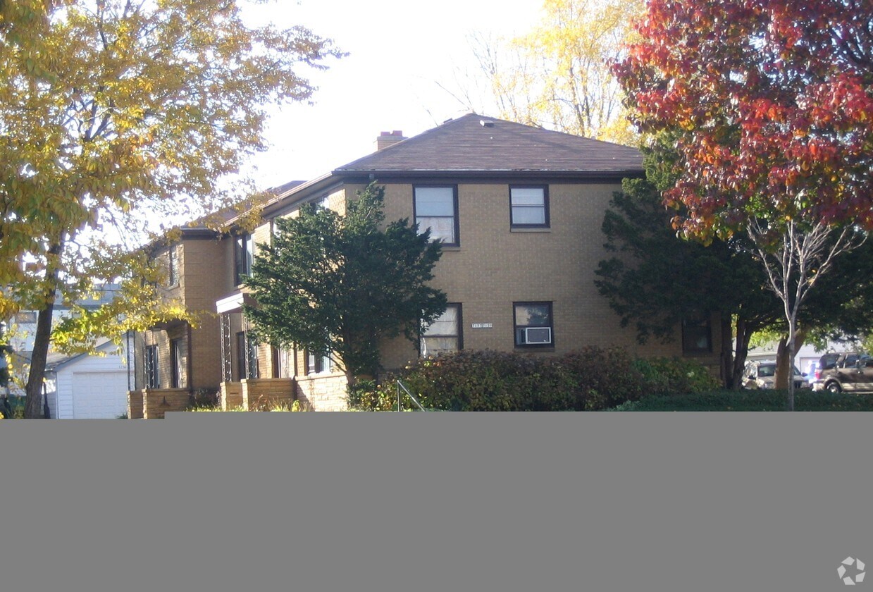Foto del edificio - 7157-7159 Appleton Ave