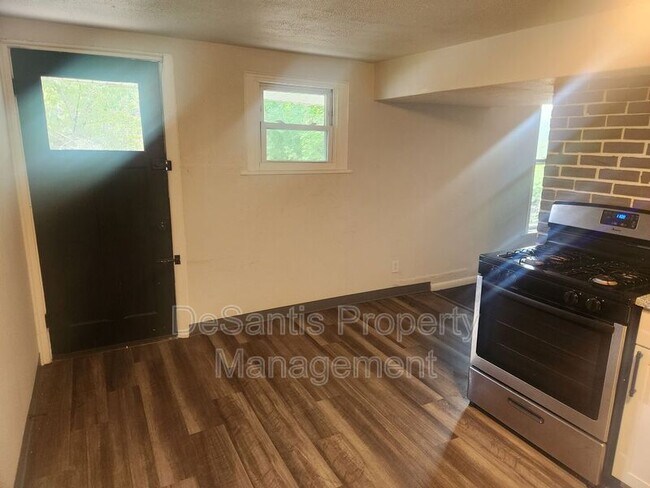 Foto del edificio - 133 Glenmore Ave
