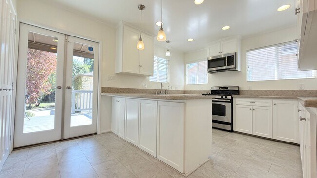 Building Photo - Spacious 4-Bedroom + Bonus Room Home with ...