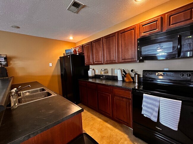 Foto del edificio - 25575 17-770E