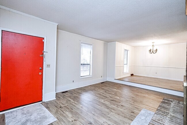 Building Photo - 306 Saratoga Dr