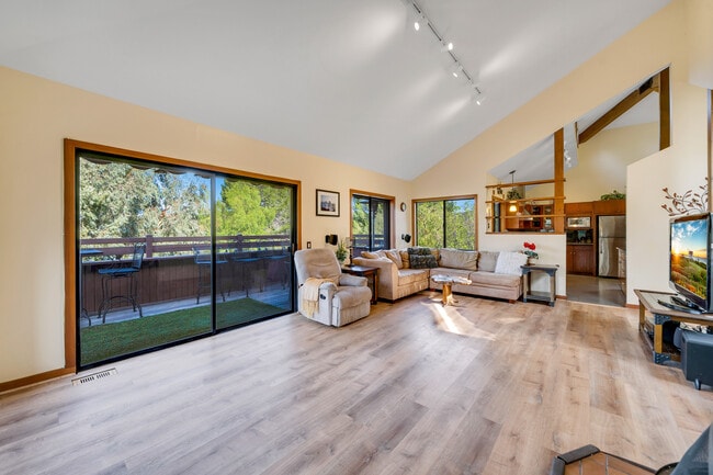 Building Photo - 25659 Whittemore Dr