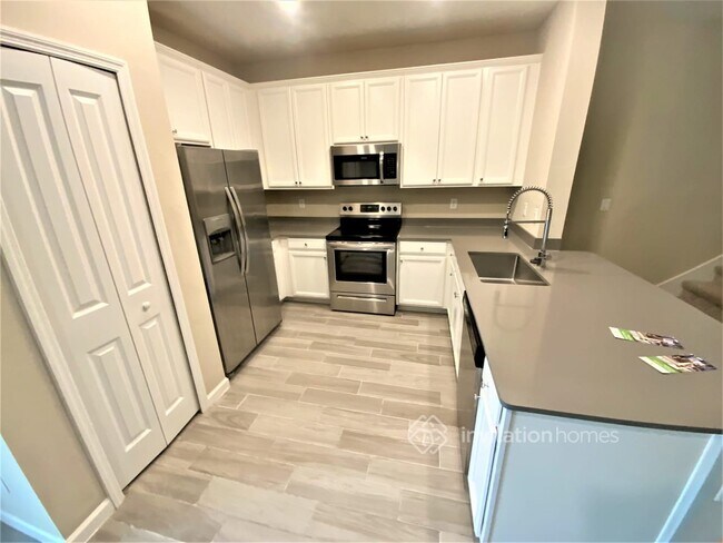 Foto del edificio - 1330 Grassland Ave
