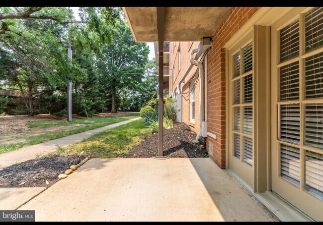 Building Photo - 3336 Spring Ln