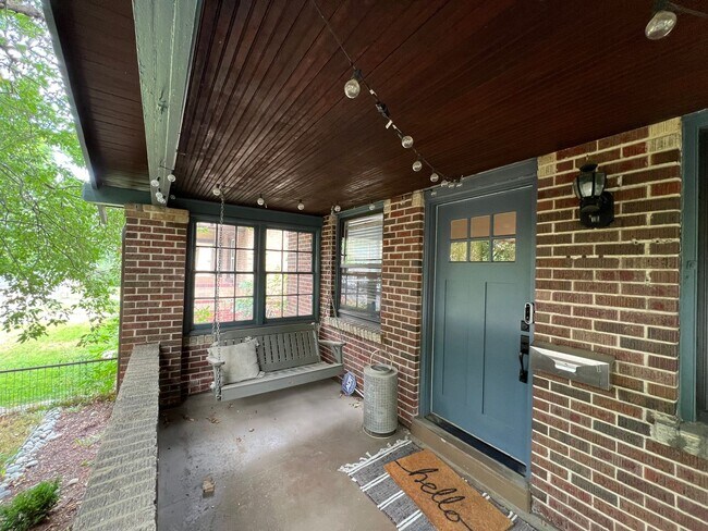 Foto del edificio - Highlands Bungalow Available Now!