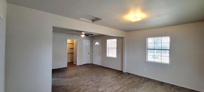 Building Photo - 218 Dodson St