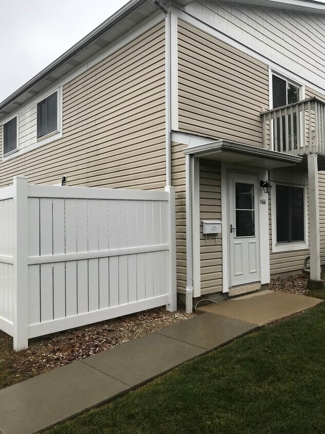 Primary Photo - 1566 Cornell Cir